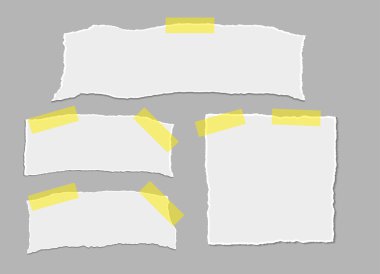 Yapıştırıcı bantlı çeşitli gri yırtık kağıtlar.