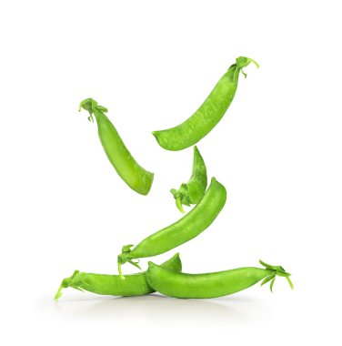 Beyaz arkaplanda yeşil bezelyeler izole