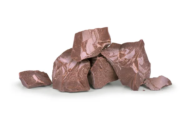 Beyaz arka plan üzerinde koyu çikolata parçaları — Stok fotoğraf