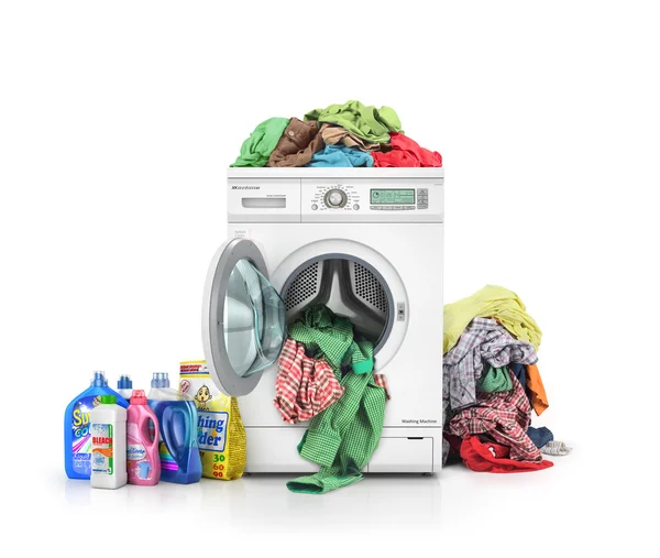 Concept van een grote wasmachine. Kleren uit het wassen-machi vallen — Stockfoto