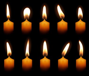 Siyah arka plan üzerine izole yangın Işık mumlar alev