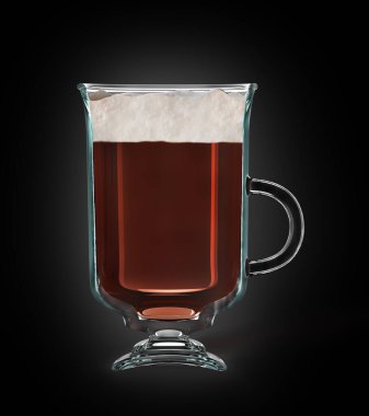 Yarım fincan İrlanda kahvesi. İrlanda kahvesi ile dikey kesim. 3d illüstrasyon