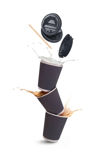 Stapel Fallender Pappbecher Mit Getränken Kaffee Milch Und Tee Isoliert — Stockfoto