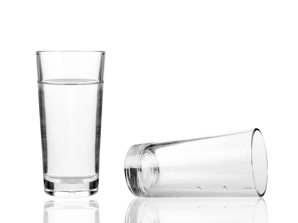 Vaso de agua aislado en blanco — Foto de Stock