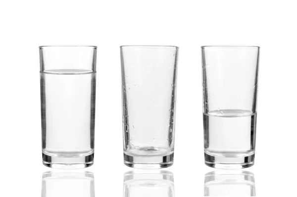 Glas Wasser isoliert auf weiß — Stockfoto