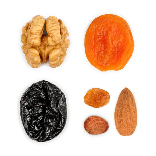 Коллекция сухофруктов: грецкие орехи, сушеные абрикосы, чернослив, рай — стоковое фото