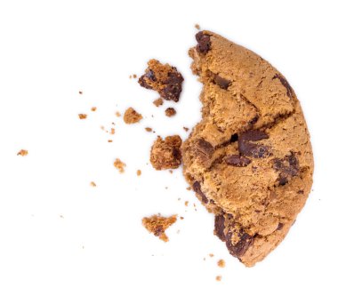 Çerezler kadar beyaz izole çikolata parçaları ile kırmak