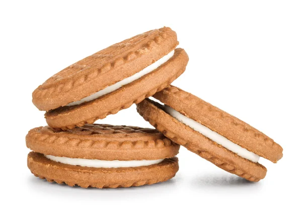 Galletas rellenas de crema aisladas sobre fondo blanco —  Fotos de Stock