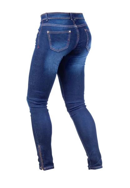 Женские джинсы на белом фоне — стоковое фото