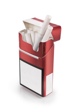 Beyaz arka planda izole edilmiş sigara paketleri