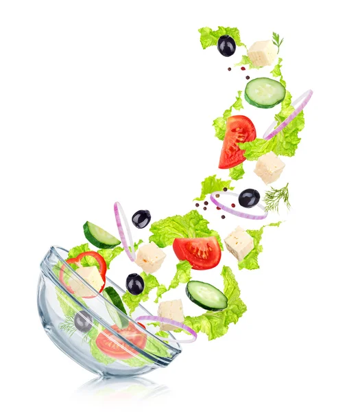Görög saláta egy üveg salátástál tükörképe esik. Conce — Stock Fotó