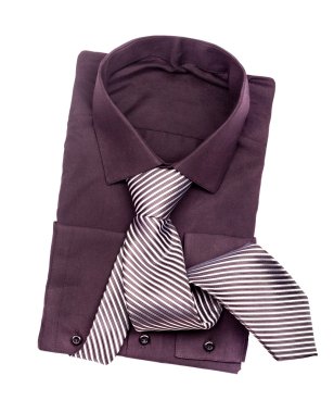 Beyaz arkaplanda gömlek ve kravat