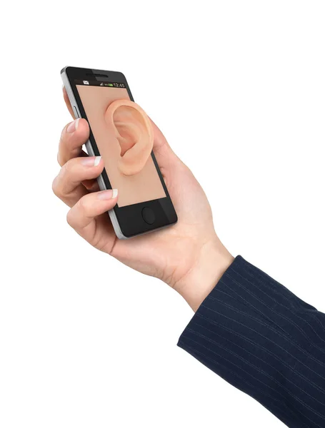Рука держит телефон с ухом на экране. Слушай концепцию . — стоковое фото
