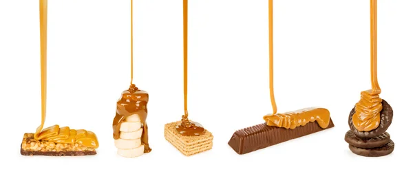 Cukroví a sušenky nalil karamel na bílé — Stock fotografie