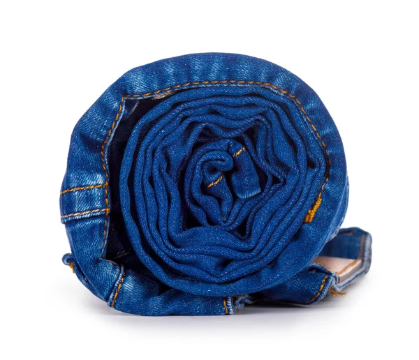 Blu scuro roll jeans isolato su sfondo bianco — Foto Stock