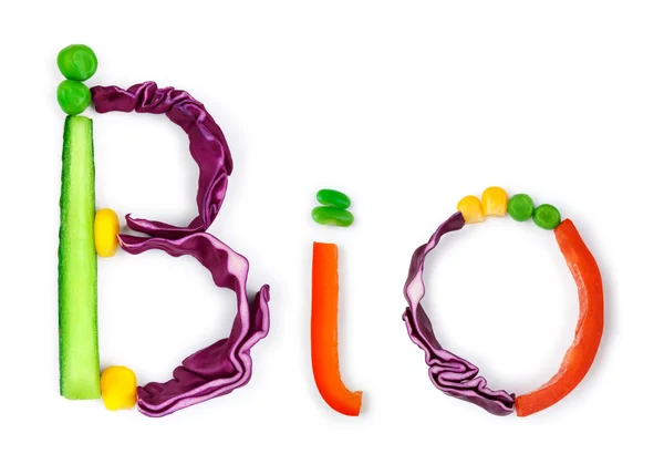 Inscriptie bio van stukken van groenten op een witte achtergrond — Stockfoto