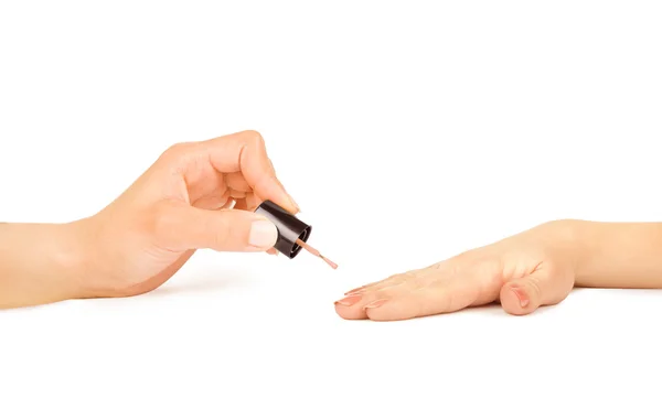 Maniküre trägt Nagellack auf weibliche Finger auf — Stockfoto