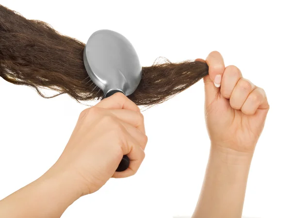 Mão pentear seu cabelo em um fundo branco — Fotografia de Stock
