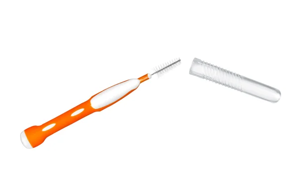 Cepillo de dientes entre los dientes con una tapa en un bac blanco aislado — Foto de Stock