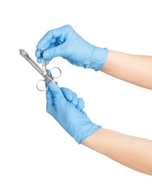 Mavi eldiven diş araç üzerinde beyaz izole tutmak el