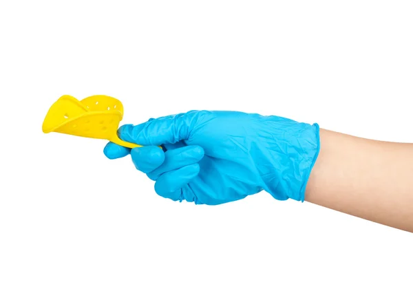 Mão de luva segurando uma colher para impressão dental isolado no wh — Fotografia de Stock