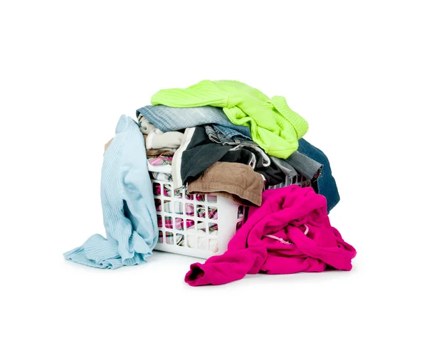 Kleding met mandje geïsoleerd op witte achtergrond — Stockfoto