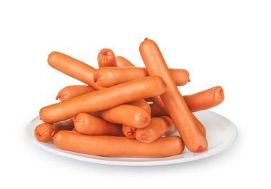 sosis tabakta beyaz arka plan üzerinde izole büyük bir yığın