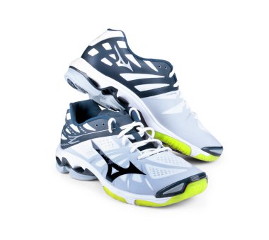 Beyaz arka planda spor ayakkabıları