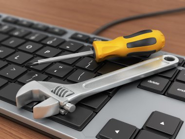 Elektronik teknik destek kavramı. Bilgisayar keybo üzerinde somun anahtarları