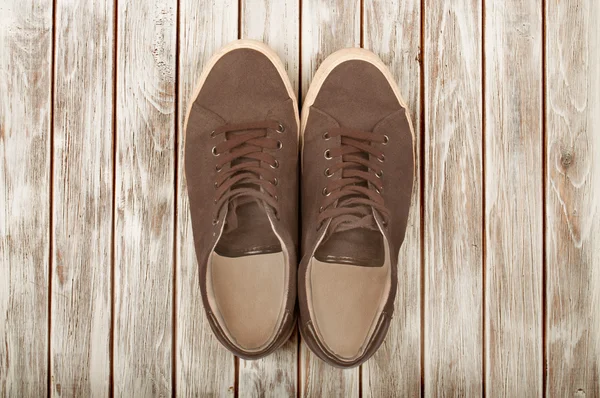 Schoenen op een houten achtergrond — Stockfoto