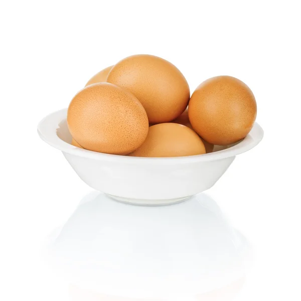Eieren in een kom. — Stockfoto