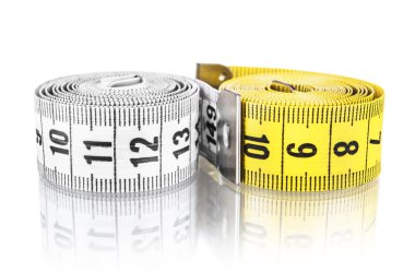 Sarı ve beyaz beyaz zemin üzerine izole bant ölçme