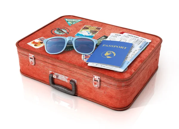 Авиабилеты в паспорте и солнечные очки на винтажном su — стоковое фото