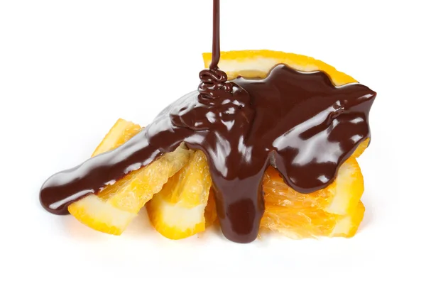 Rodajas de naranja con chocolate vertido — Foto de Stock