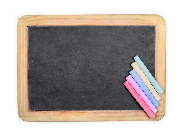 行的彩虹彩色粉笔在黑板上 — 图库照片