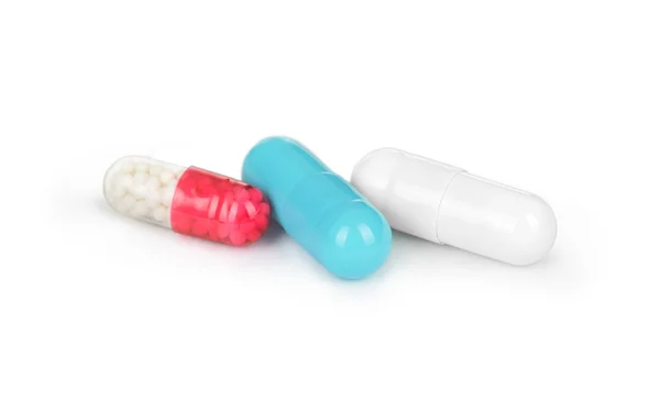 Comprimidos e comprimidos sobre um fundo branco — Fotografia de Stock