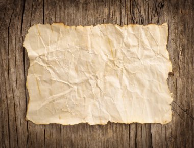 Ahşap arka planda eski kağıt