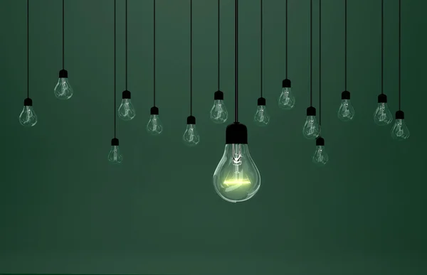 Yeşil arka plan, fikir kavramı üzerinde Lightbulbs — Stok fotoğraf