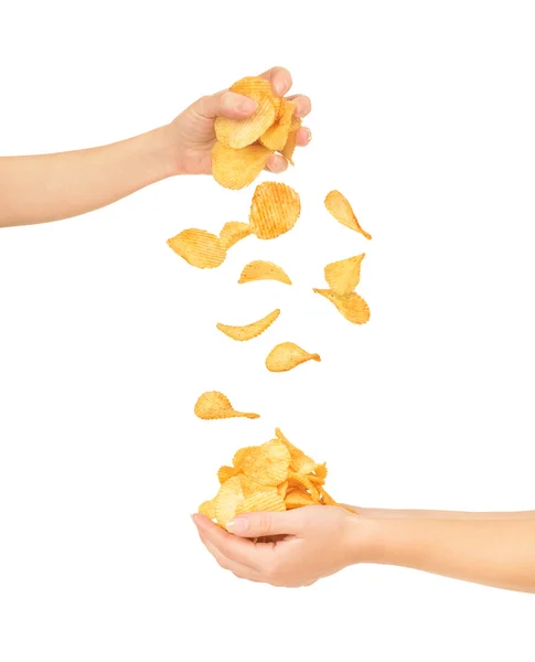 Frauenhände mit Chips isoliert auf weiß — Stockfoto