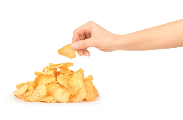 Haufen Kartoffelchips isoliert auf weiß — Stockfoto