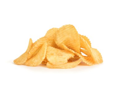 Beyaz arkaplanda patates cipsi