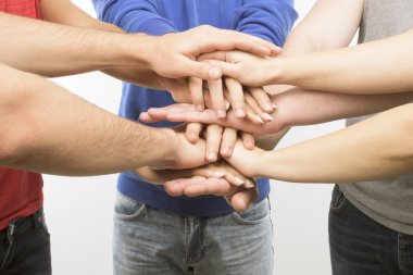 Arkadaş grubu grup yığını, ekip çalışması eller