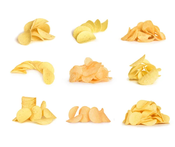 Коллаж картофельных чипсов изолирован на белом фоне — стоковое фото
