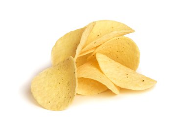 Beyaz arkaplanda patates cipsi