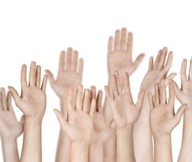 Closeup çok ırklı erkek ve kadınların ellerini yükselterek