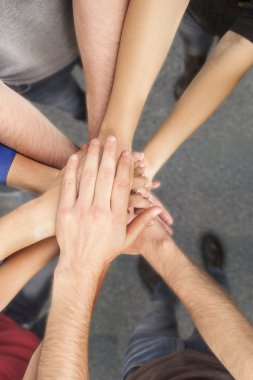 Arkadaş grubu grup yığını, ekip çalışması eller