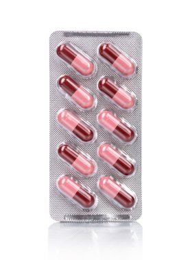 Beyaz arka plan üzerinde kabarcıklar tıbbi hap