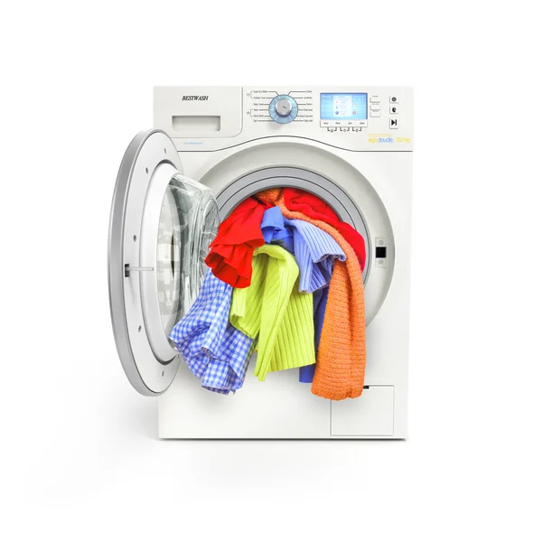 Um close-up de uma máquina de lavar carregada com roupas isoladas em — Fotografia de Stock