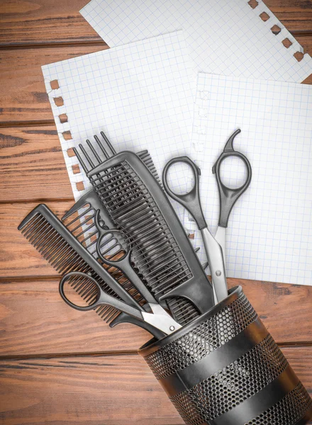 Profesjonalny salon fryzjerski narzędzia na stół szczegół — Zdjęcie stockowe