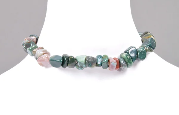 Splintered moss agate chain on bust — Stock Photo, Image